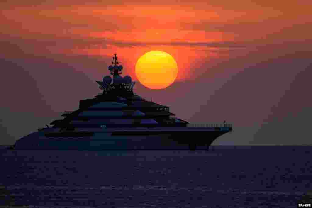 «Норд» був куплений за 500 мільйонів доларів у 2021 році і, як повідомляється, також належить Олексію Мордашову. Цю яхту не конфіскували. Повідомляється, що вона покинула Сейшельські острови 12 березня і, як передбачається, попрямувала на Далекий Схід Росії.