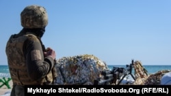 Боєць однієї з механізованих бригад на одеському узбережжі, Одеса, 24 березня 2022 року