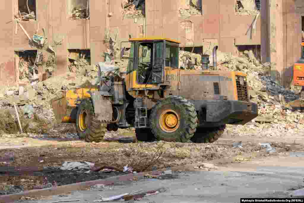 Последствия попадания российской ракеты в здание Николаевской ОГА. 29 марта 2022 года  