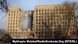 Російська ракета пробила 9 поверхів Миколаївської ОДА (фотосвідчення)