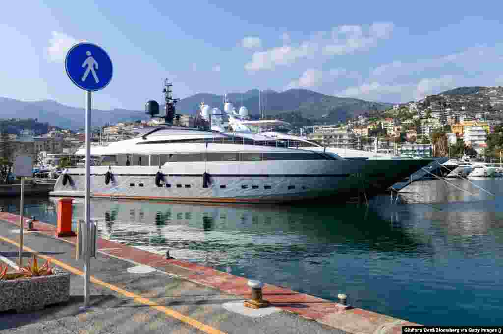 40-метрова яхта «Ліна» була конфіскована італійською владою і, як повідомляється, належить російському мільярдеру Геннадію Тимченку, близькому соратнику Путіна. Італійський уряд оцінив його вартість у 55 мільйонів доларів. Маючи статки, оцінювані в 12,9 мільярда доларів, Тимченко є засновником Volga Group, що знаходиться під санкціями, інвестиційної фірми, що займається енергетикою, транспортом і будівництвом.