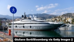 Вперше термін «недружні країни» з’явився у російському законодавстві у квітні 2021 року.