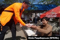 Ресторатор Акбар годує переселенців
