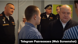 Скриншот видео телеграм-канала российского главы Севастополя Михаила Развожаева о визите к раненым членам экипажа крейсера «Москва»