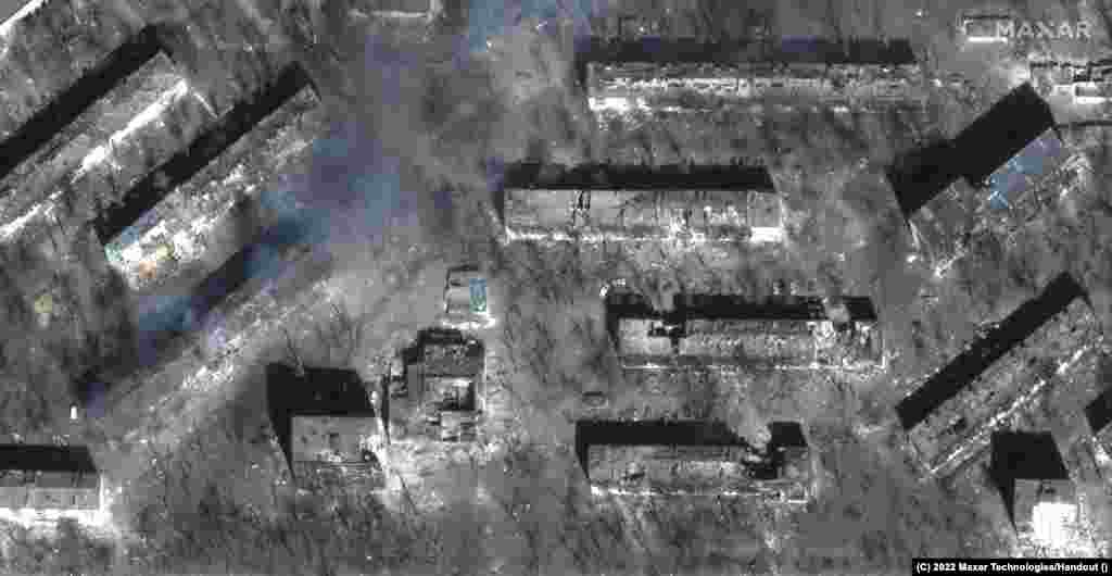 Уничтоженные жилые массивы в Мариуполе, фото Satellite image ©2022 Maxar Technologies от 29 марта 2022 года