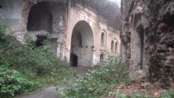 Фортеця, у якій знімали «Поводиря», потерпає від вандалів Фортеця, у якій знімали «Поводиря», потерпає від вандалів