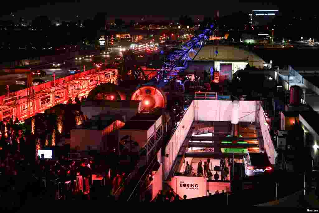 Сегмент тунелю, довжиною 1,83 кілометра, проходить під вулицями містечка, прилеглого до Лос-Анджелеса (штат Каліфорнія, США), Готорна