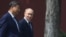 Президент РФ Владимир Путин (справа) и глава КНР Си Цзиньпин