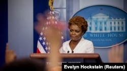 Журналіст запитав, чи підпише президент Байден документ з нововведеннями, якщо це єдиний спосіб ухвалити рішення про допомогу Україні.