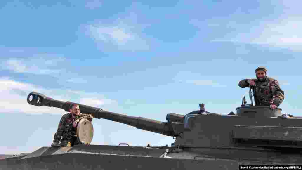 Подготовка огневой позиции. Харьковская область, 7 мая 2022 года