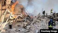 «О 16:37 7 травня в Білогорівці внаслідок російського авіаудару виникли пожежі в будівлі школи на площі близько 300 м кв. і в будинку культури»