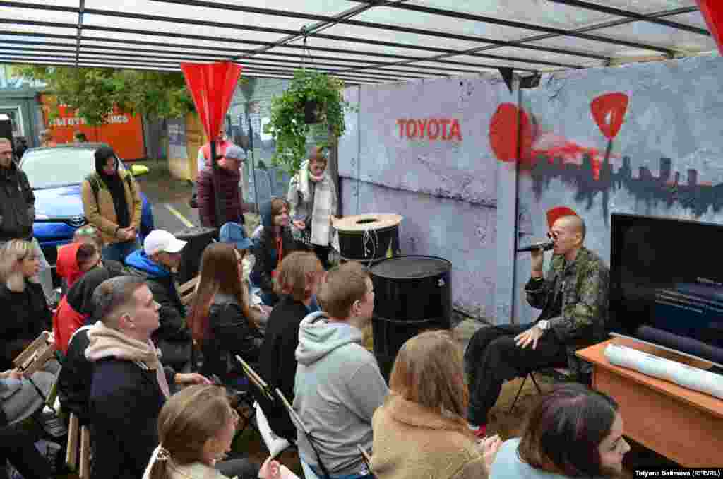 Все три дня фестиваля на разных площадках фестиваля проходили лекции и мастер-классы. На них томичам рассказали, например, об особенностях онлайн-образования, влиянии комиксов на людей, принципах работы с текстами и “красивоговорении”. 