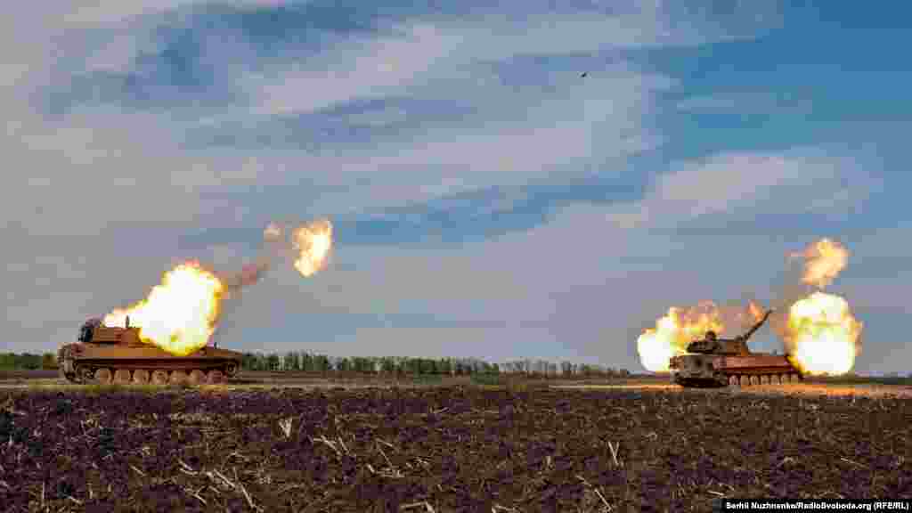 Звучит команда «Залпом 300, 33, 3!»