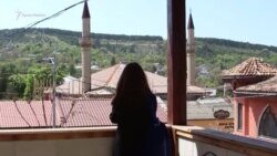 Борьба за Ханский дворец: одиночный пикет Эльмаз Акимовой (видео) Борьба за Ханский дворец: одиночный пикет Эльмаз Акимовой (видео)