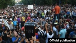 Protesters on Yerevan's Baghramian Street on June 28