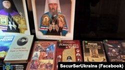 Одна зі світлин, оприлюднених СБУ 8 грудня 2022 року за підсумками контррозвідувальних (безпекових) заходів на об’єктах УПЦ (МП), які розташовані у Херсонській, Черкаській, Житомирській та Волинській областях