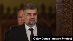 Liderul PSD Marcel Ciolacu are șanse să puncteze decisiv: supraimpozitarea bugetarilor cu venituri mai mari decât salariul președintului. Este o măsură care ar putea fi percepută de electoratul liberal drept primul pas spre renunțarea la cota unică.