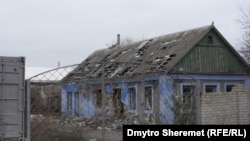 Пошкоджений обстрілами будинок в Снігурівці