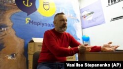 Російські війська «стягують підкріплення до Мар’їнки та Часового Яру Донецької області, намагаючись посилити свої позиції», повідомив радник мера Маріуполя Петро Андрющенко