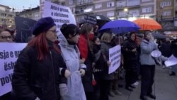 Protest u Prištini: 'Država ostavlja žene bez sigurnosti'  Protest u Prištini: 'Država ostavlja žene bez sigurnosti'