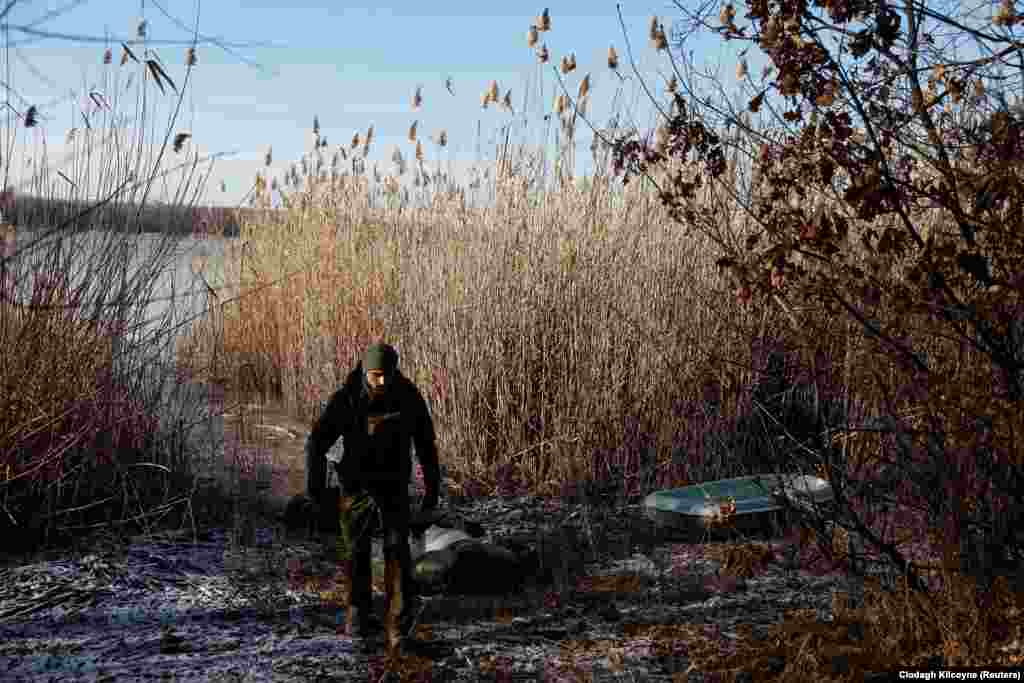 28-летний военнослужащий 43-й отдельной артиллерийской бригады Роман «Линька» неподалеку от Соледара, 11 января 2023 года.