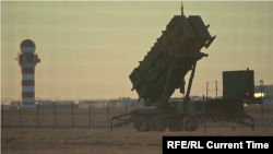 Батарея ЗРК Patriot складається із пускових ракетних систем на вантажівці з вісьмома ракетами, наземного радару, станції контролю (управління) і генератора для автономного живлення.