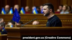 Президент України Володимир Зеленський під час виступу в парламенті зі щорічним посланням до Верховної Ради. Київ, 28 грудня 2022 року