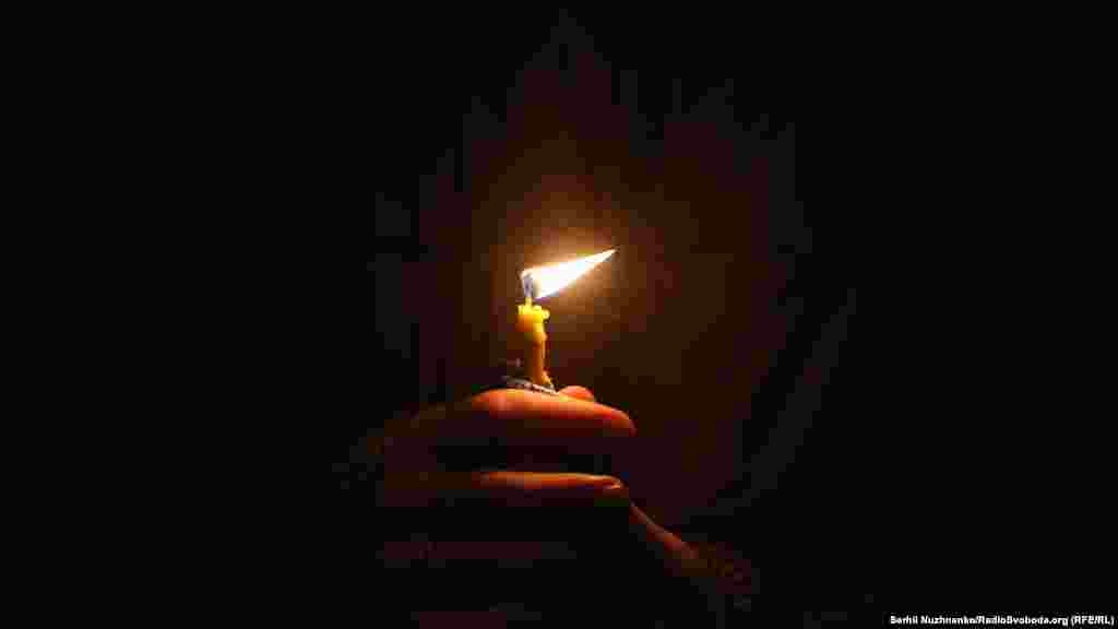 Геннадий родился в Симферополе в Крыму. До 11 лет жил в Одессе, ходил в украиноязычные детсад и школу, тогда и полюбил Украину. Затем с мамой вернулся в Крым. Учился в гимназии №3 имени Антона Макаренко. В 2012 году окончил Таврический университет по специальности «Право». Полтора года работал фотографом. Во время оккупации Крыма весной 2014 участвовал в акциях протеста. 9 мая его арестовали в оккупированном Россией Симферополе и обвинили в «терроризме». Геннадий был приговорен к 7 годам тюрьмы. В российском плену, как он рассказывал, пережил пытки и психологическое давление.. В июне 2016 года в рамках обмена Геннадий вернулся в Украину. Жил в Киеве. Работал в сфере ИТ, проводил бесплатные курсы для ветеранов. Написал книгу о российской тюрьме «Подняться после падения». Женился. Обожал животных и книги