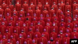 Щоб стати папою, кандидат має заручитись підтримкою двох третин голосів на Конклаві