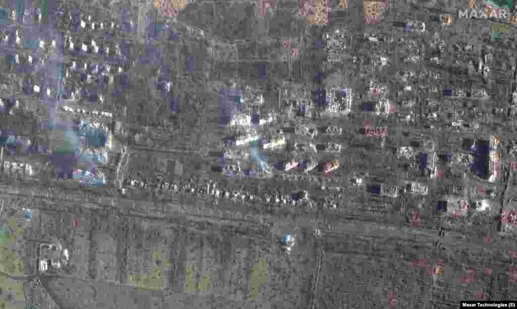 Той самий сектор Бахмута на супутниковому фото 4 січня 2023 року. Російські атаки знищили більшу частину житлових будинків Бахмута. Satellite image ©2023 Maxar Technologies