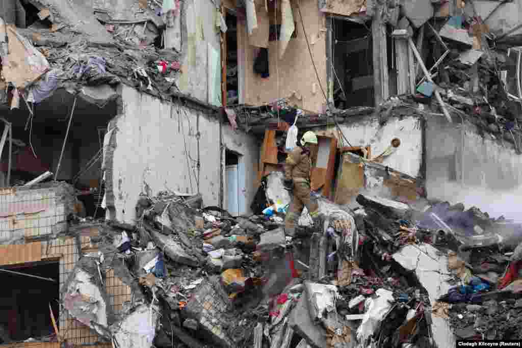 За уточненими даними, у лікарнях міста зараз понад 70 постраждалих. До однієї з лікарень були доправлені 18 людей, зокрема 12 дітей. У стаціонарі зараз восьмеро з них. За інформацією лікарів, троє прооперовано, всі – стабільні. В основному пацієнти отримали середньо тяжкості ушкодження, але є дитина у тяжкому стані. Це дівчинка дев’яти років із переломами стегон, пораненням ноги й струсом мозку  