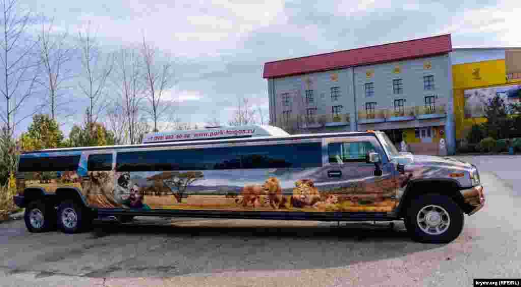 Как и его «именной» лимузин посетителями пока не востребован