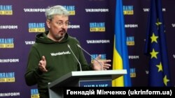 Олександр Ткаченко зауважив, що було створено міжвідомчу урядову комісію щодо використання майна лаври, тому поки триватиме перевірка, ці приміщення не використовуватимуть