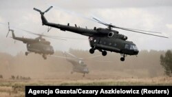 Гелікоптери Mi-17 радянського виробництва використовуються переважно для транспортування. Вони можуть перевозити до 24-х військовослужбовців або чотири тонни вантажу. Деякі з них оснащені кулеметами та/або керованими ракетами