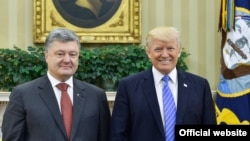 Петро Порошенко і Дональд Трамп під час зустрічі у Вашингтоні, червень 2017 року