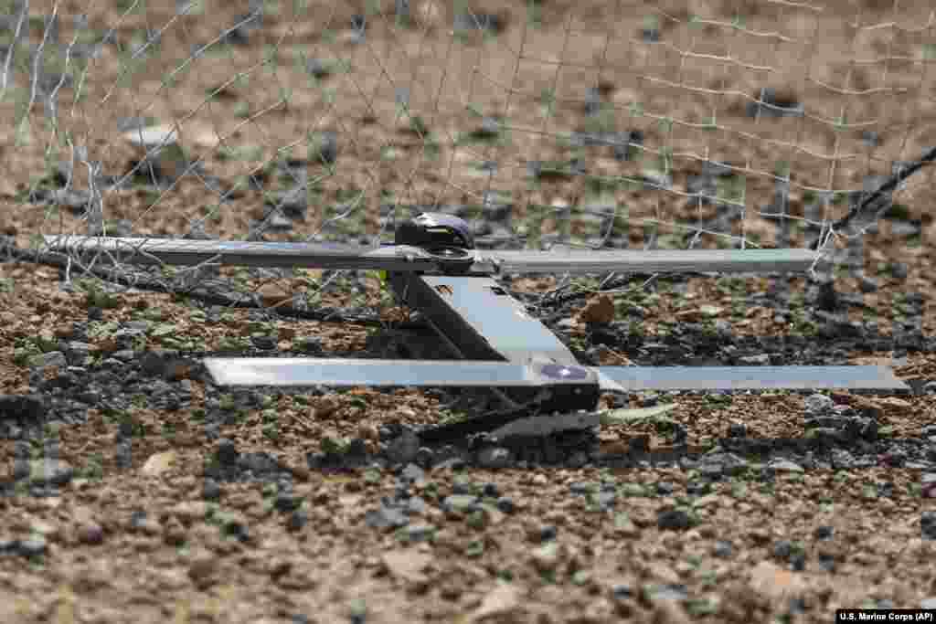 Триста тактичних безпілотних літальних систем Switchblade Ці «дрони-смертники» важать всього 2,5 кілограма і можуть бути швидко підняті у повітря з мінометної труби. Switchblades використовують пряму відеотрансляцію для визначення місця розташування цілей і оснащені боєголовкою розміром із гранату, здатною вбивати ворога та пошкоджувати неброньовану техніку. Це набагато швидше та дешевше, ніж виклик авіапідтримки, Кожен такий дрон коштує приблизно 6 тисяч доларів. Збільшена версія Switchblade призначена для знищення бронетехніки  