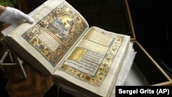 Пересопницьке Євангеліє, написане у 1556–1561 роках. Воно є визначною пам’яткою староукраїнської мови і мистецтва раннього модерну. Один із символів українського народу – на Пересопницькому Євангелії присягають президенти України