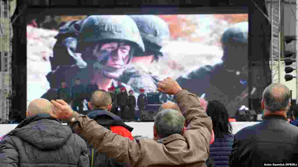 На сцене выступали детские коллективы, представители «патриотических» организаций