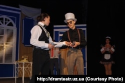 Фрагмент вистави Закарпатського музично-драматичного театру