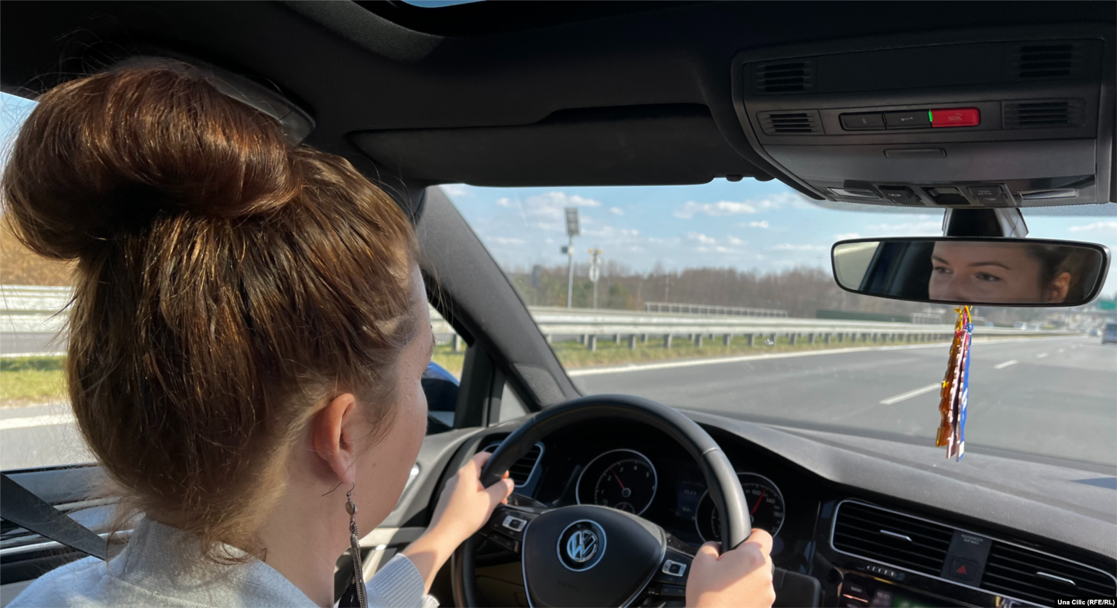 Ella je do sada u svom autu prevezla oko 60 osoba. 