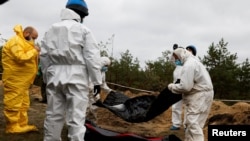 У поліції додали, що загалом на Донеччині з 29 вересня до сьогодні правоохоронці виявили у визволених населених пунктах тіла 144 людей, які загинули під час окупації