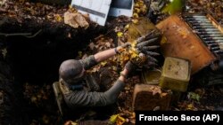 Cмерть, зброя та радянська пропаганда: покинуті позиції військових РФ (фотогалерея)