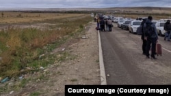 Озинки. Очередь с российской стороны на границе с Казахстаном