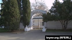 Вход на Севастопольский морской вокзал, Севастополь, сентябрь 2022 года