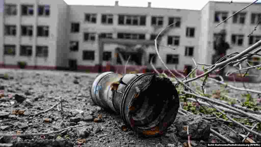 Обстріляна школа. Сєвєродонецьк. 16 квітня 2022 року  