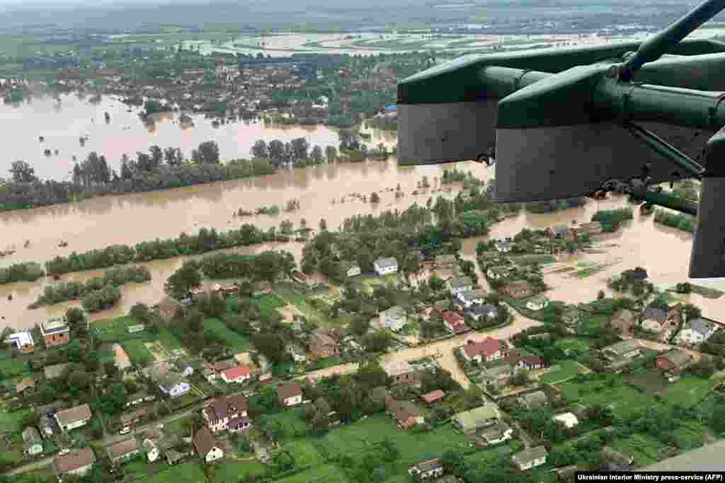 Затоплені села Івано-Франківщини, 24 червня. За повідомленням того дня, у Верховинському районі загинули троє людей