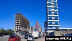 Новобудови на проспекті Шартава