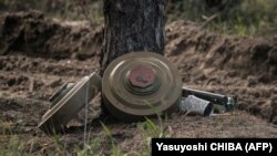 За даними штабу, на цьому напрямку російські війська вели обстріли біля населених пунктів Білогорівка, Греківка, Іванівка, Невське, Першотравневе, Серебрянка та Терни