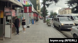 Пункти обміну валют на вулиці Чавчавадзе