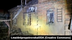 Руйнування через російський удар у Нікополі, жовтень 2022 року